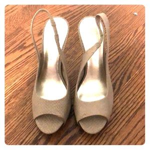 Tan Snakeskin Jessica Simpson slingback size 8.5